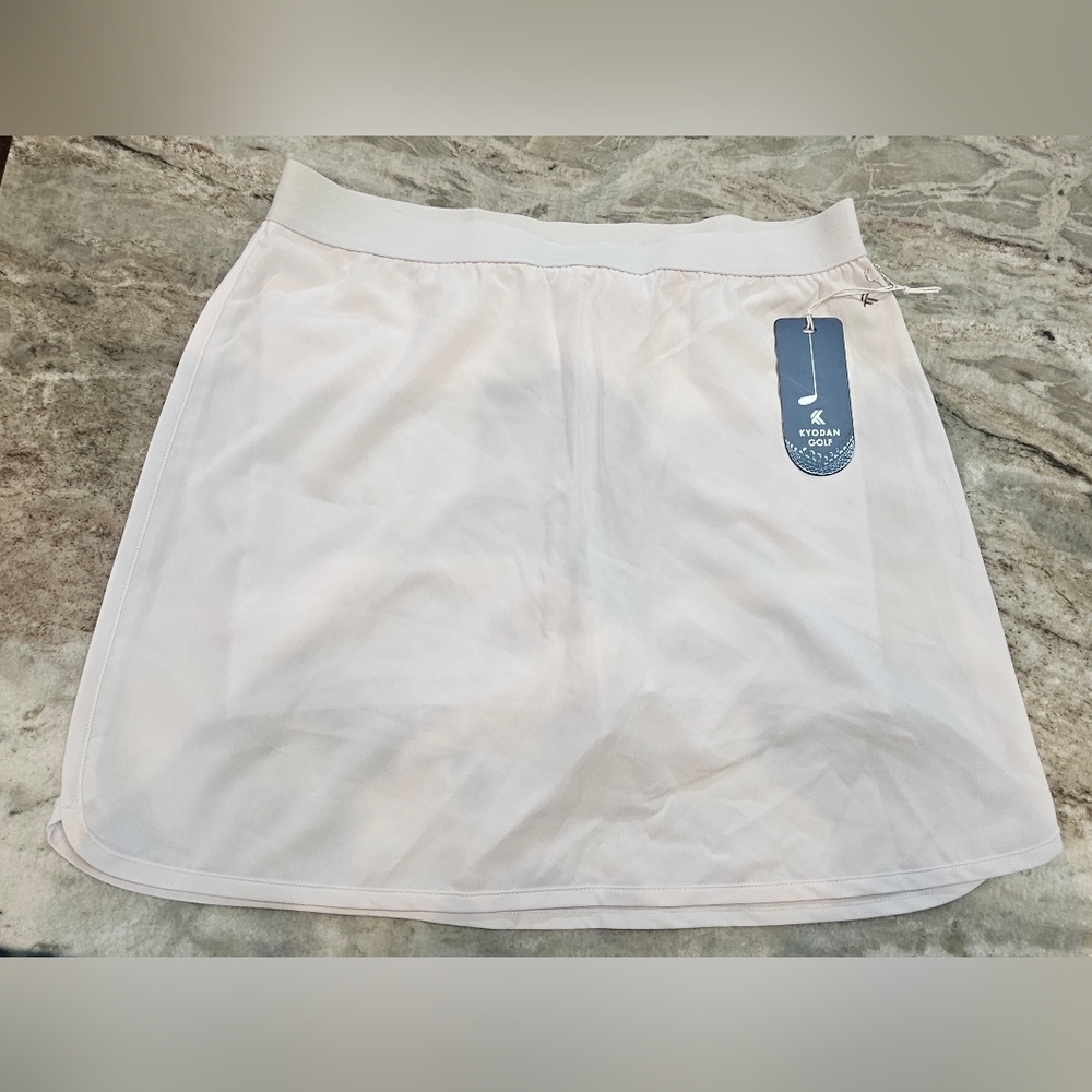 NWT Kyodan Golf Women’s White Skort Size Small – Stretch Active Skirt with Built